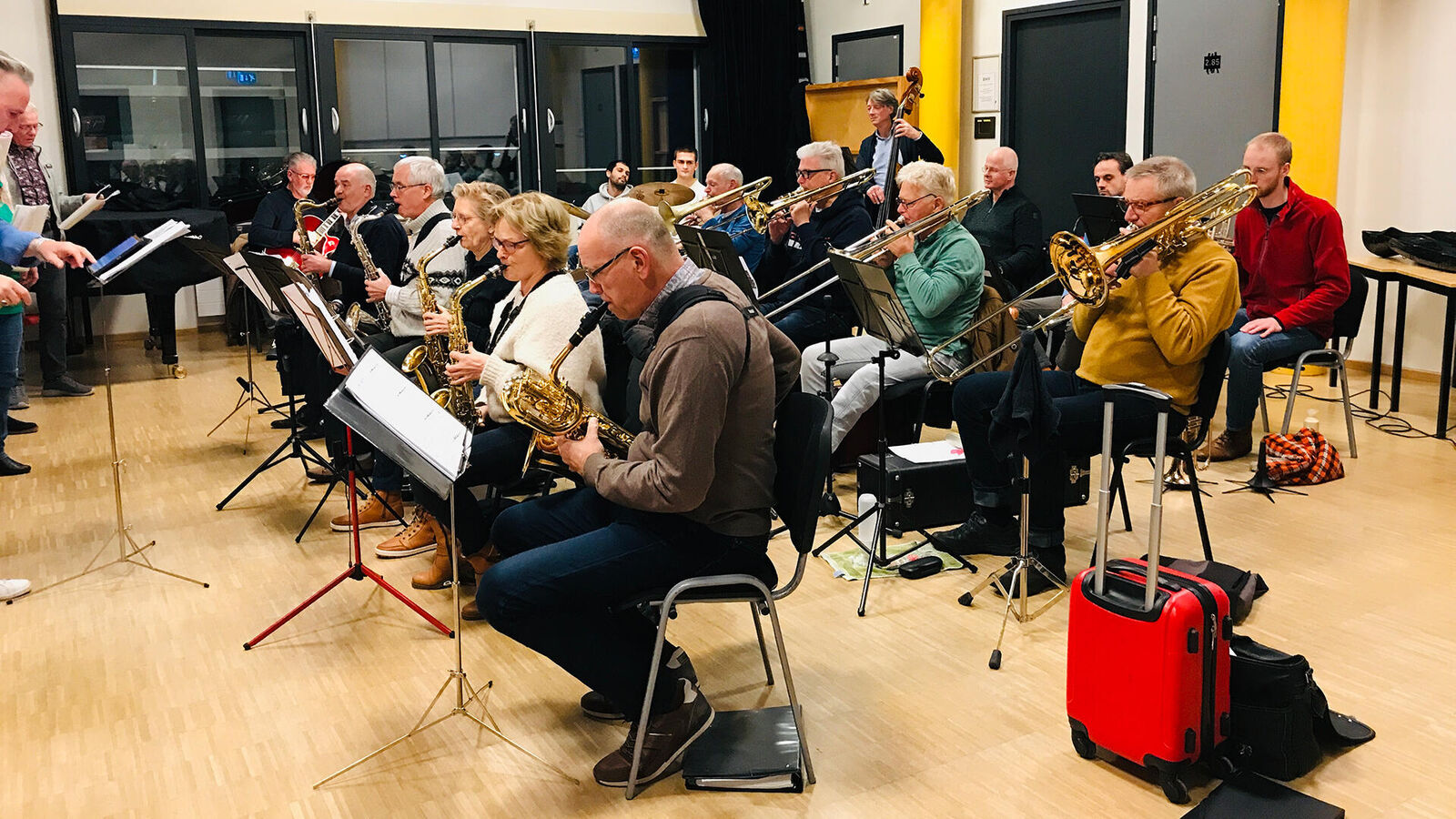 Een kijkje achter de schermen bij... de Big Band repetitie Als het doek valt