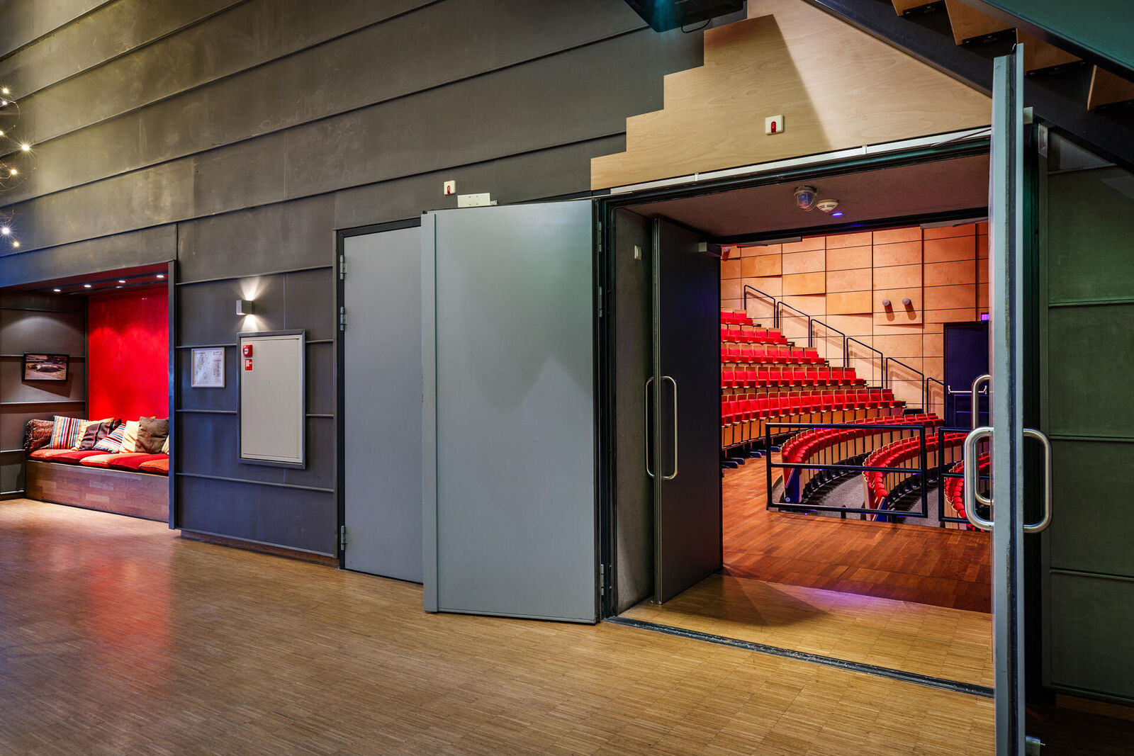 Sfeerimpressie: foto's van het theatergebouw