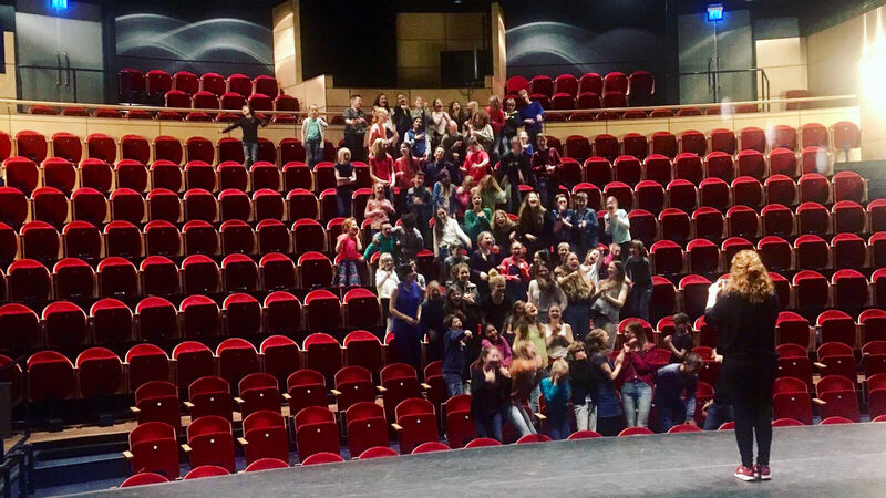 in verlegenheid gebracht ontsnapping uit de gevangenis Verkoper Snuffelcursussen Theater van de JTS Aan de Slinger in verlegenheid gebracht ontsnapping uit de gevangenis Verkoper Snuffelcursussen Theater van de JTS Aan de Slinger