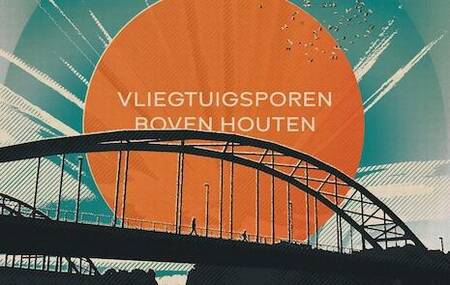 Vliegtuigsporen boven Houten